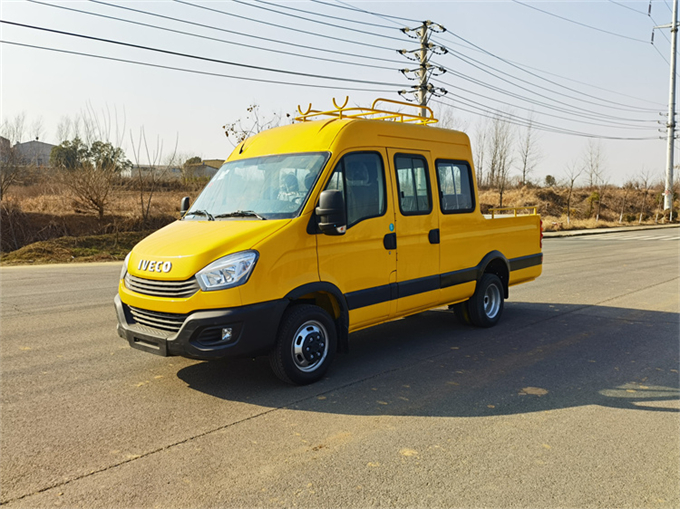 依維柯工程車（9座藍(lán)牌）