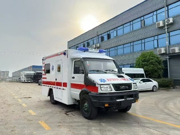 依維柯4X4救護(hù)車