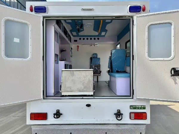 猛士 4X4 救護(hù)車