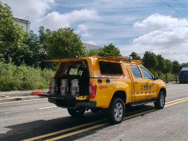 四驅(qū)皮卡1800方排水救險(xiǎn)車